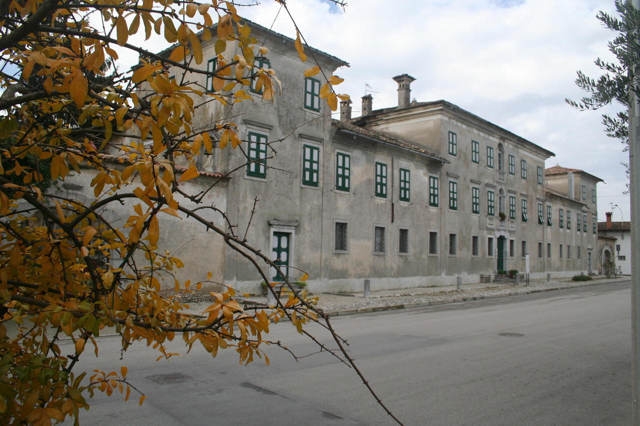 Borgo Palazzo Steffaneo Bed and Breakfast San Vito al Torre Exteriör bild