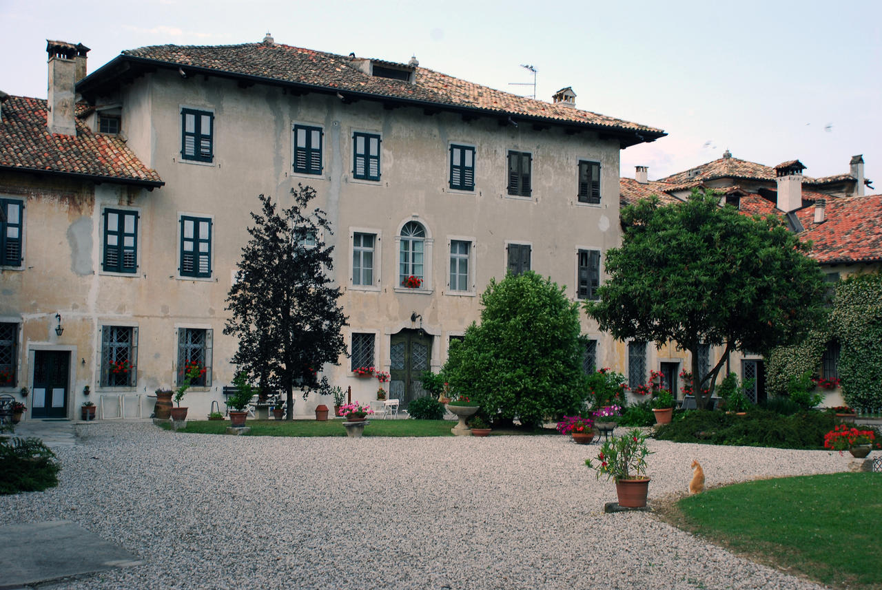 Borgo Palazzo Steffaneo Bed and Breakfast San Vito al Torre Exteriör bild
