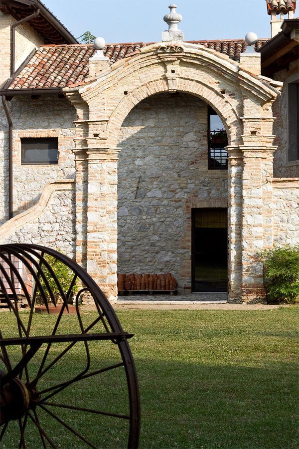 Borgo Palazzo Steffaneo Bed and Breakfast San Vito al Torre Exteriör bild