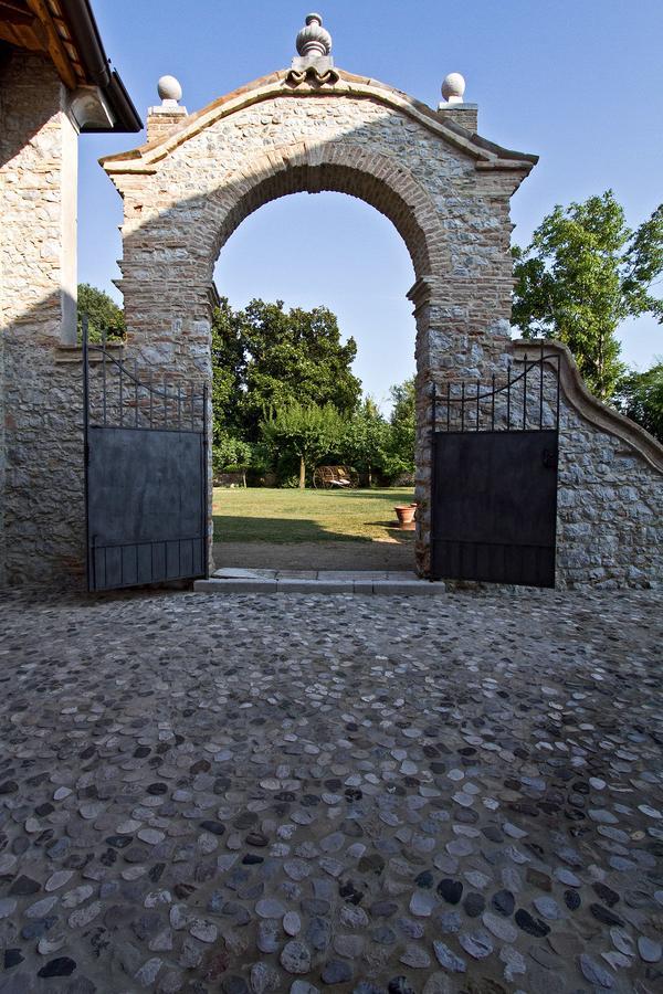 Borgo Palazzo Steffaneo Bed and Breakfast San Vito al Torre Exteriör bild